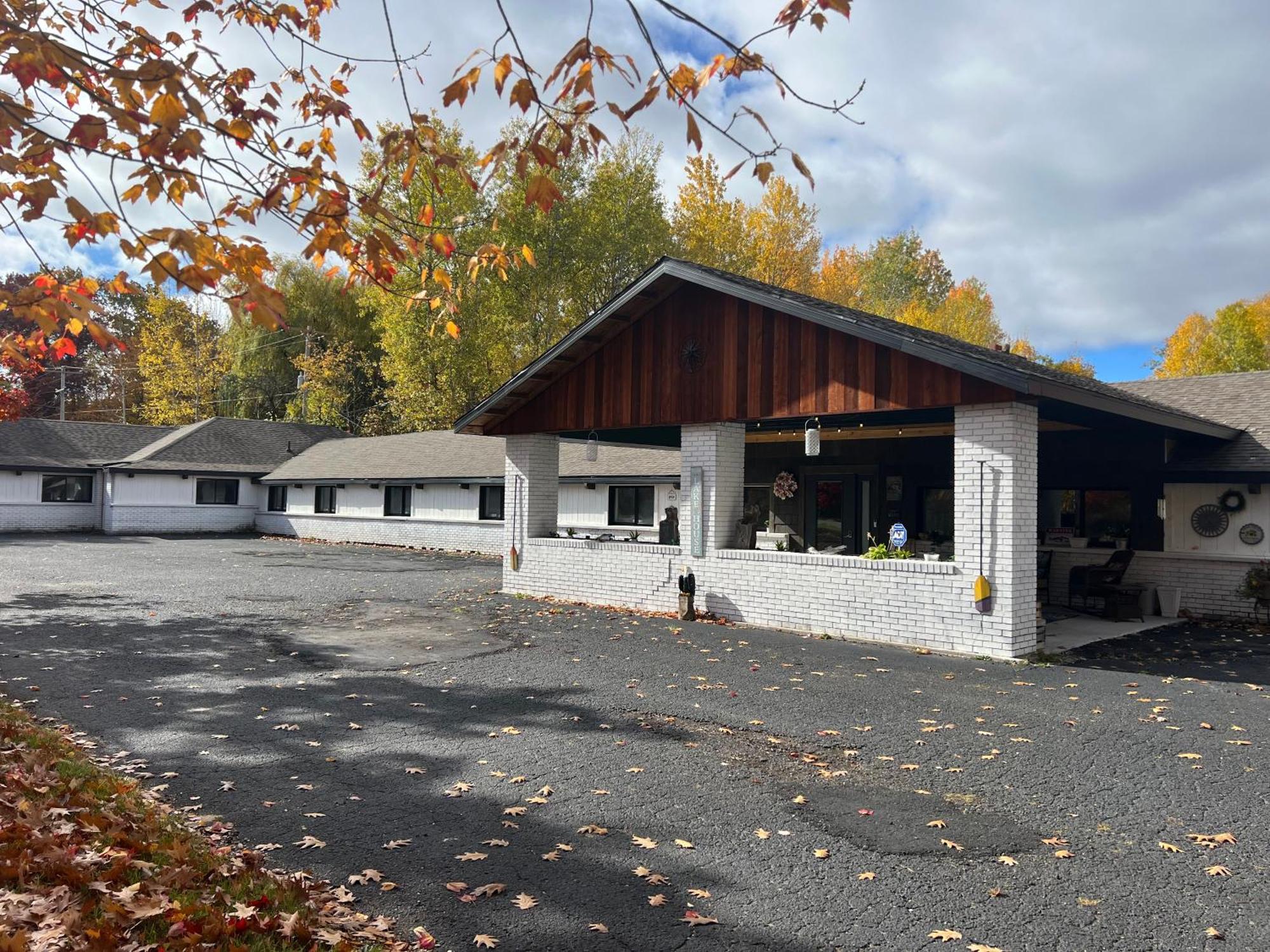 Lakehouse Inn Houghton Lake Exterior photo